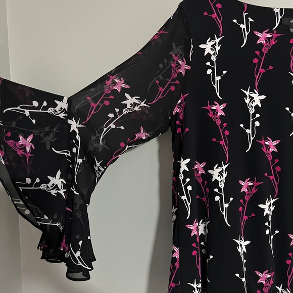 Alfani Black Pink dark Floral Bell Sleeve Blouse Medium flowy romantic dressy - Picture 3 of 9